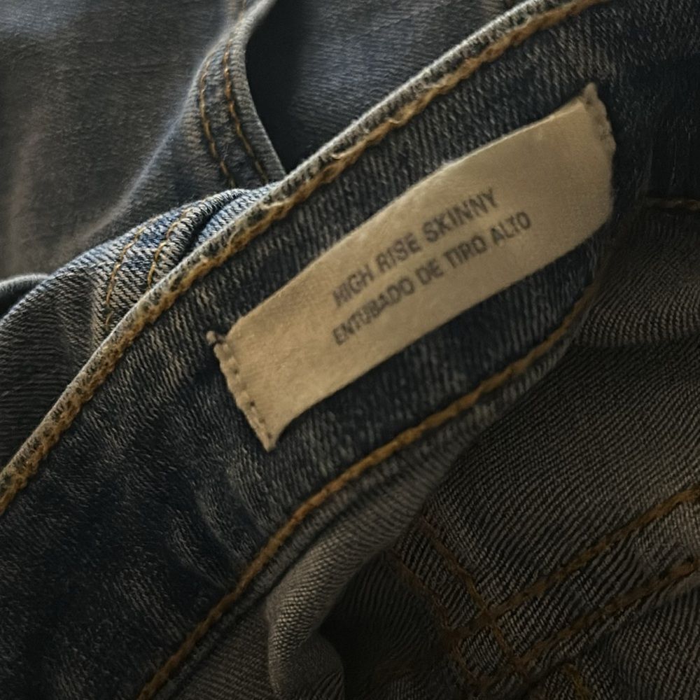 Universal Thread Distressed High Rise Skinny Jeans! - Picture 9 of 11